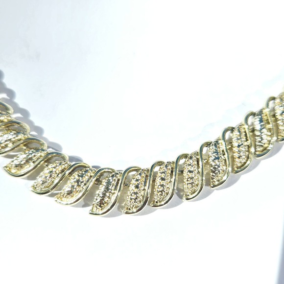 Gilded Glamour: Vintage Coro S-Link Necklace & Leaf Earrings Set - Picture 9 of 14